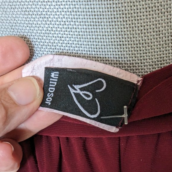 Windsor Burgundy Satin Formal Gown Dress Criss Cross Strappy Deep V-Neck M /S - Picture 7 of 9